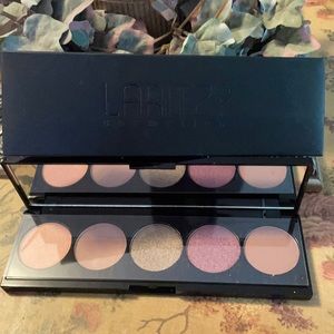 LARITZY EYESHADOW PALETTE ROYAL